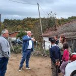 Добра вест за семејството Спасевски и трите дечиња од с.Илиово, се рехабилитира земјениот пат кој води до Марковско Маало
